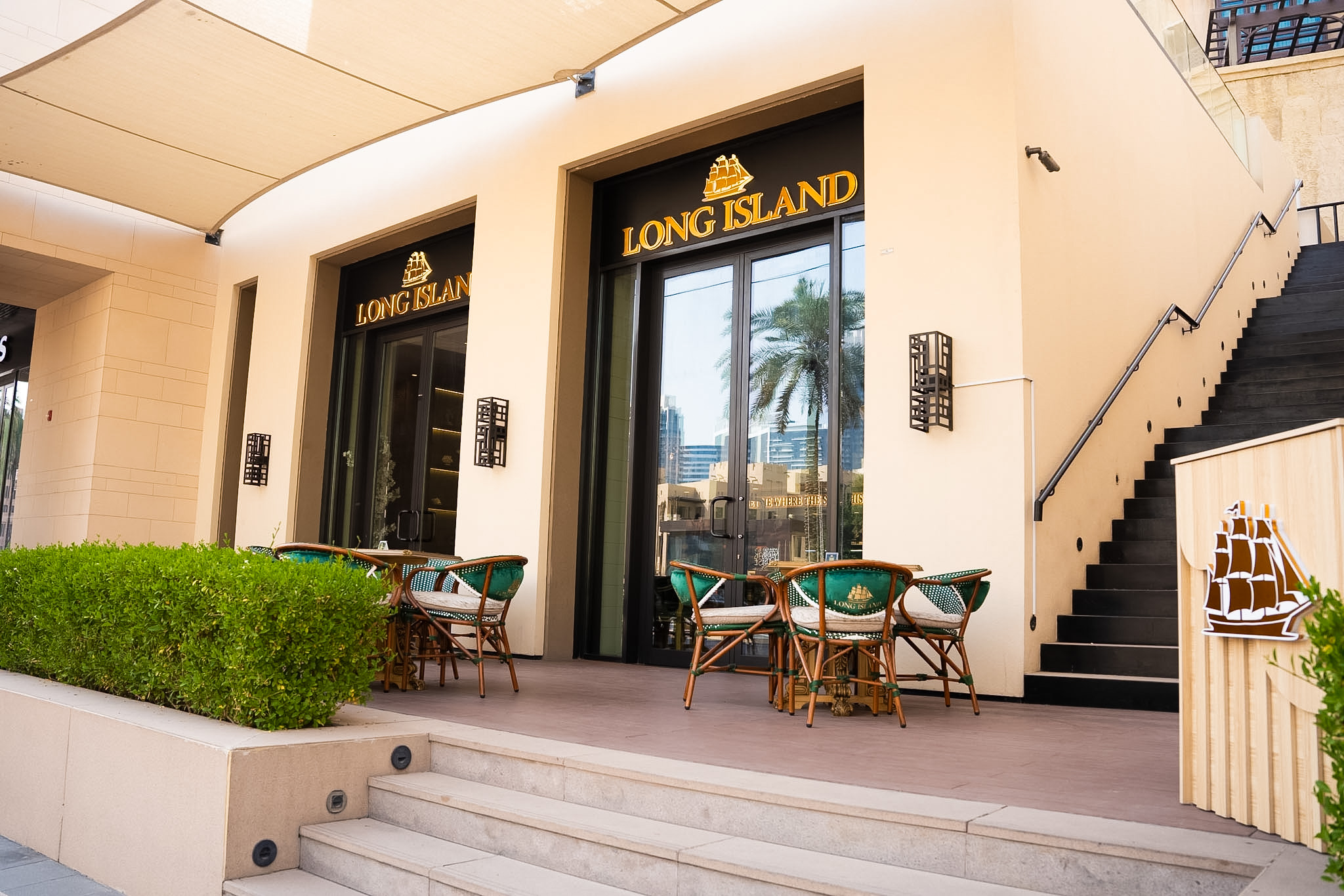 Long Island terrace dining
